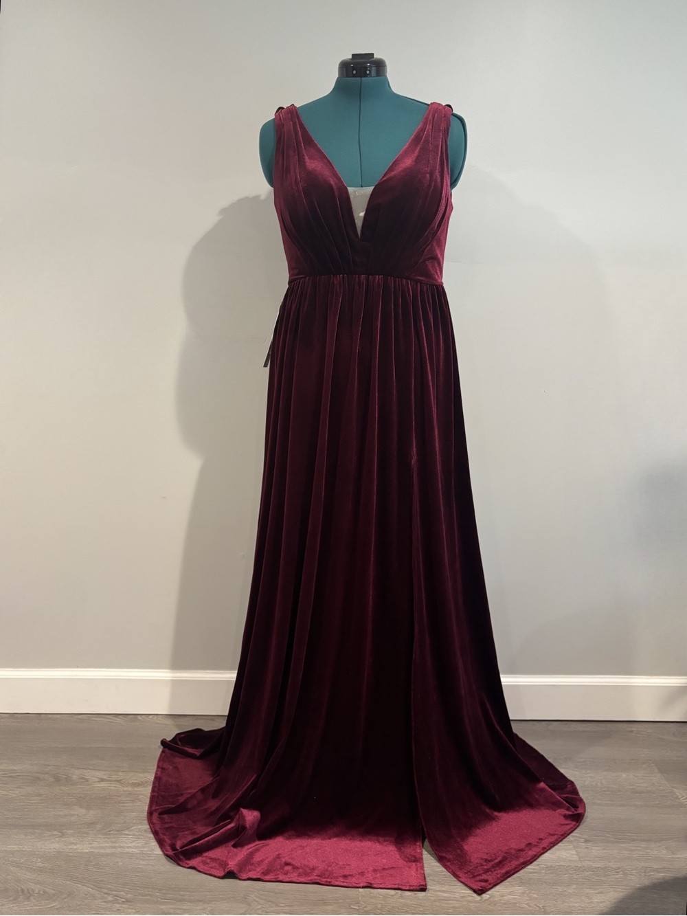 NWT Azazie Atelier Katniss Wine Rose Velvet V-Neck Floor-Length Gown